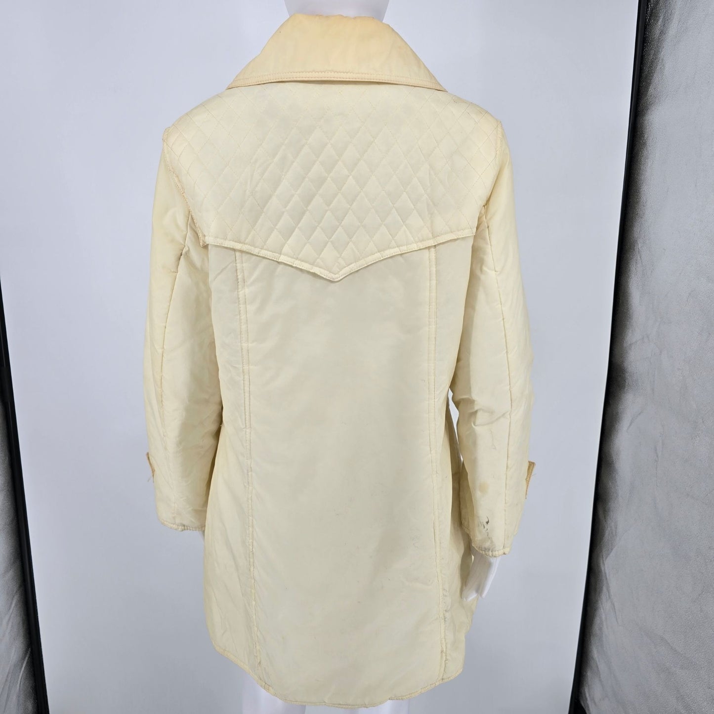 Distressed Vintage 1970s Women's Nylon Shell Insulated Après-ski Coat (M/L)