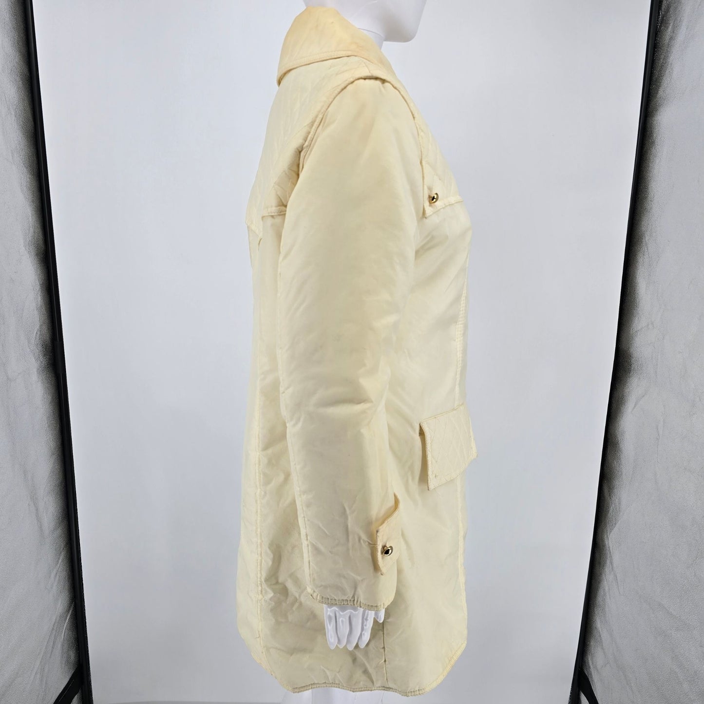Distressed Vintage 1970s Women's Nylon Shell Insulated Après-ski Coat (M/L)