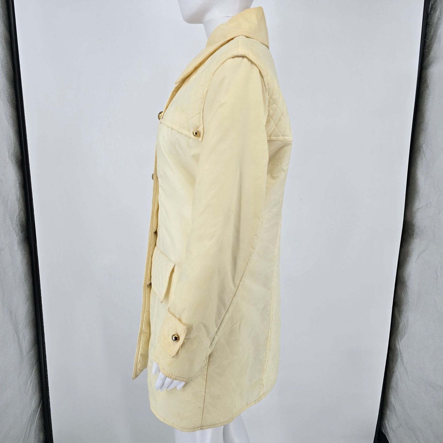 Distressed Vintage 1970s Women's Nylon Shell Insulated Après-ski Coat (M/L)