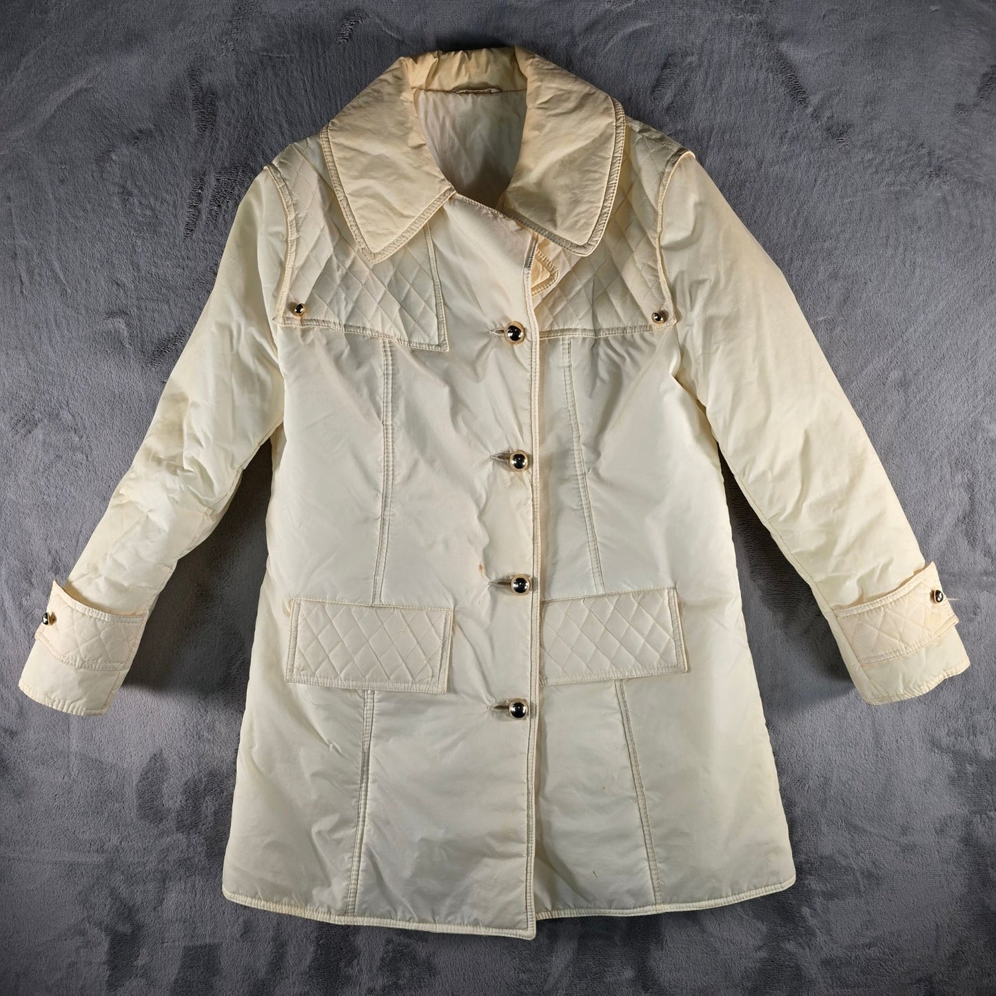 Distressed Vintage 1970s Women's Nylon Shell Insulated Après-ski Coat (M/L)