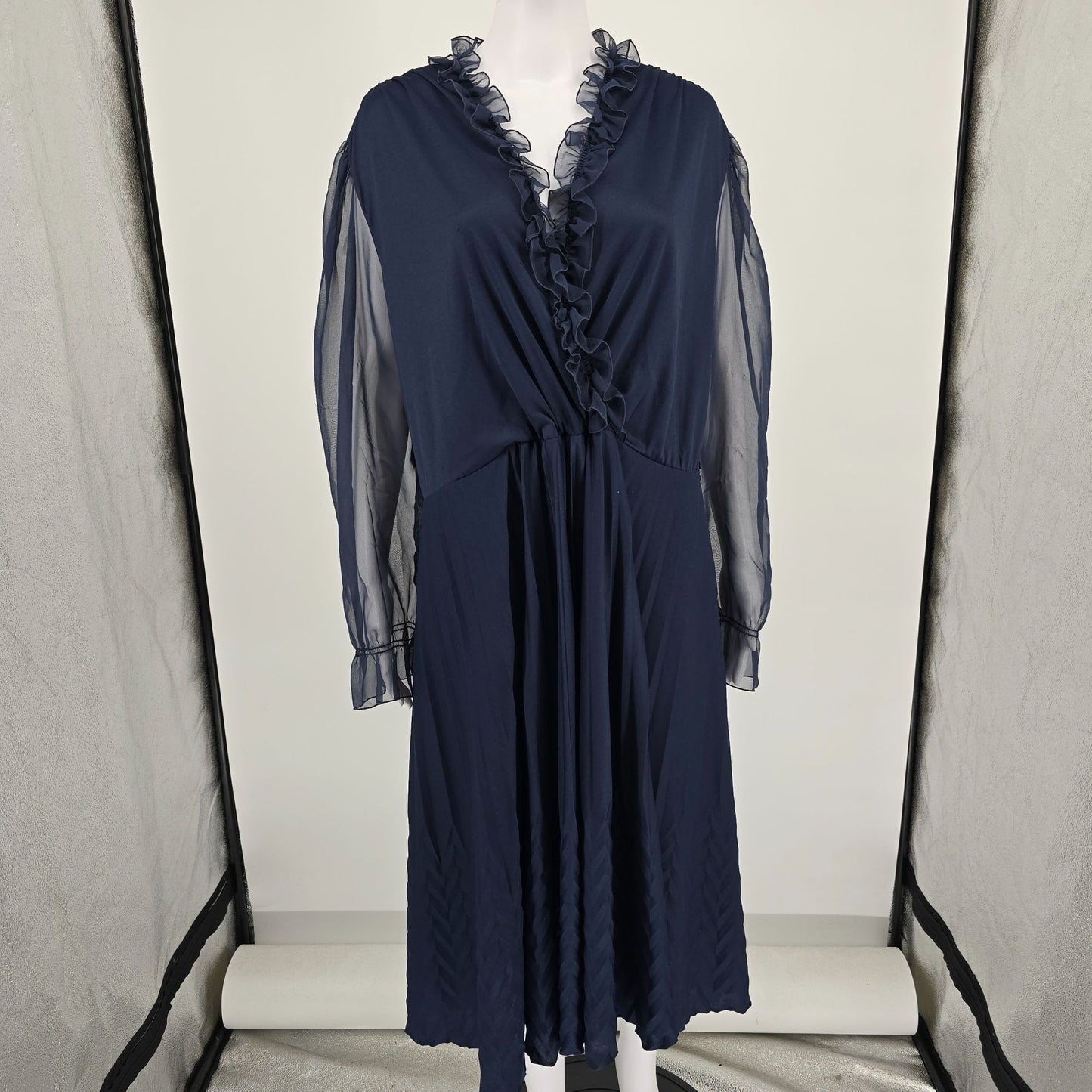 Vintage Late 1970s Riccardo Navy Blue Chiffon Sleeve Pleated Midi Dress (XL)