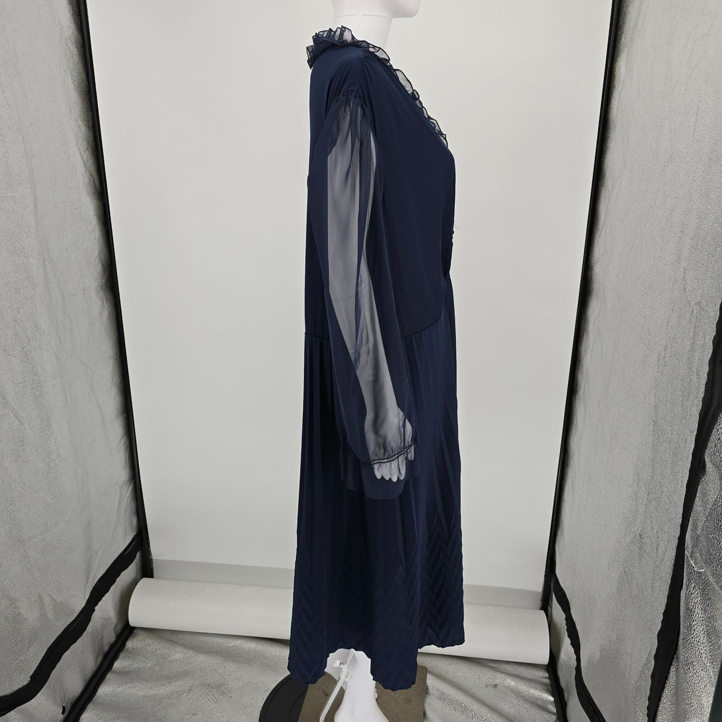 Vintage Late 1970s Riccardo Navy Blue Chiffon Sleeve Pleated Midi Dress (XL)