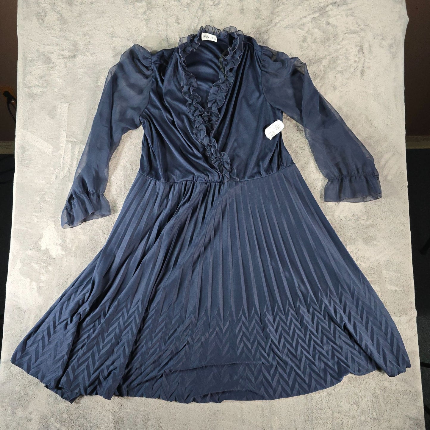 Vintage Late 1970s Riccardo Navy Blue Chiffon Sleeve Pleated Midi Dress (XL)