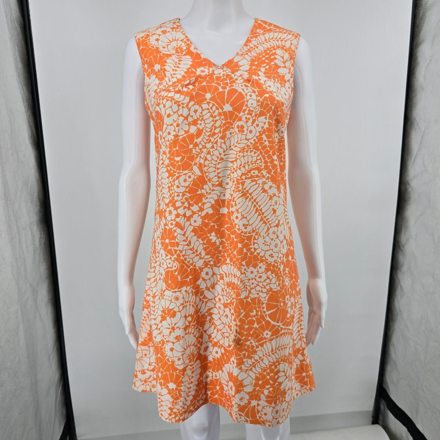 Vintage 1970s Orange/White Floral Sleeveless A-Line Shift Mini Mod Dress (S)