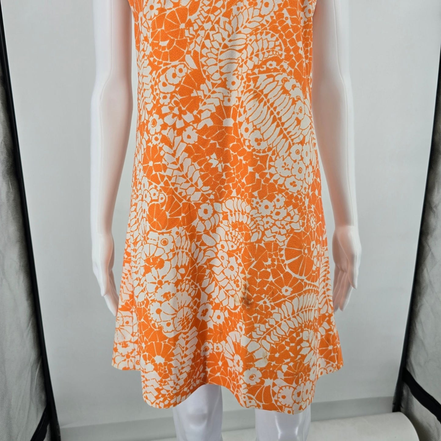 Vintage 1970s Orange/White Floral Sleeveless A-Line Shift Mini Mod Dress (S)