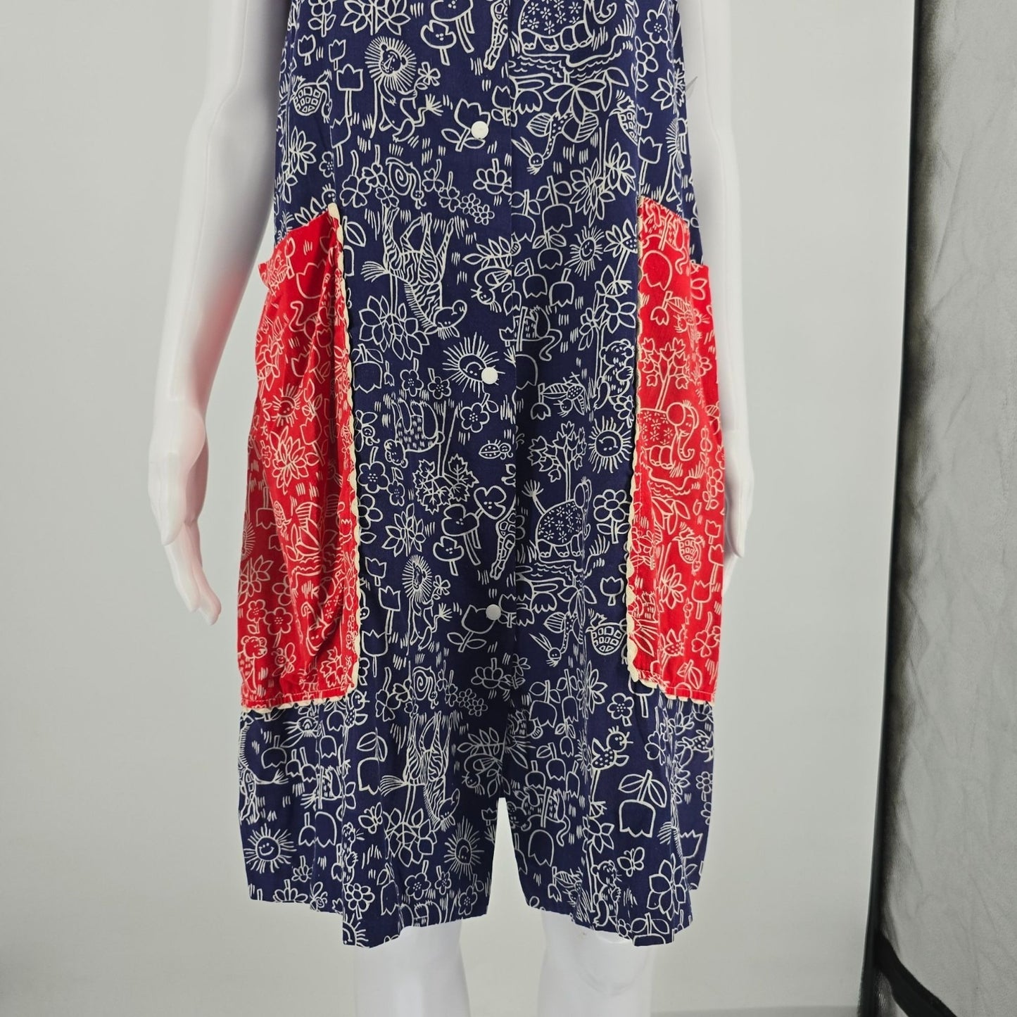 Vintage 1970s Blue/Red Novelty Animal/Floral Print Snap Front Smock Dress (L)