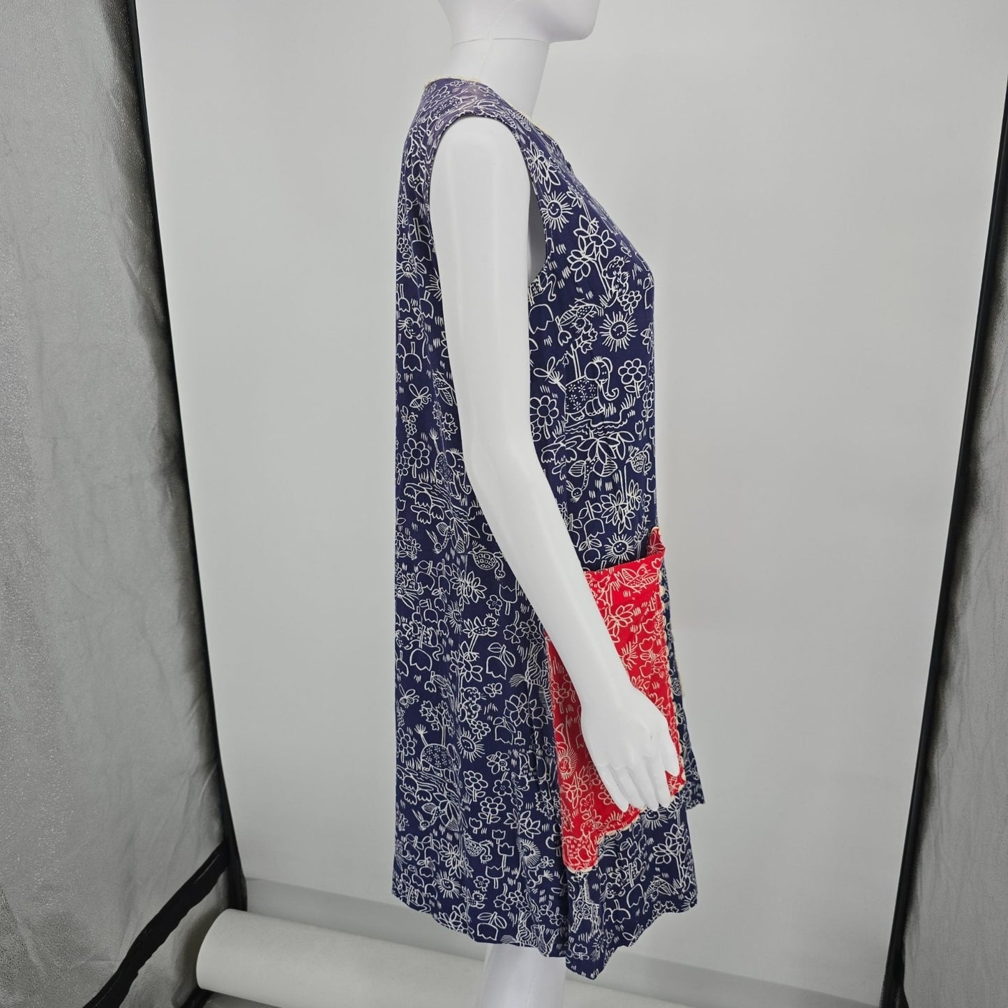 Vintage 1970s Blue/Red Novelty Animal/Floral Print Snap Front Smock Dress (L)