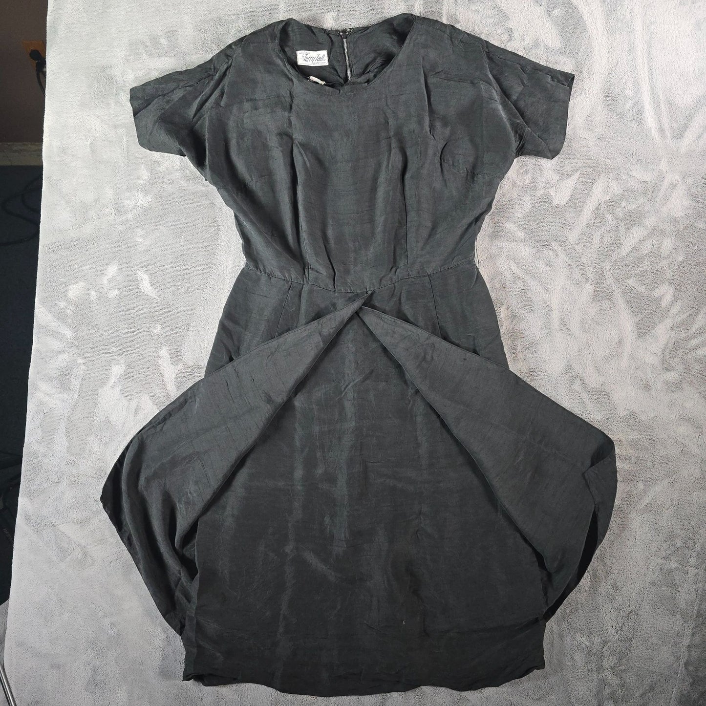 Vintage Early 1960s Terry Tall New York Black Kimono Sleeve Dress (M) *Flaw