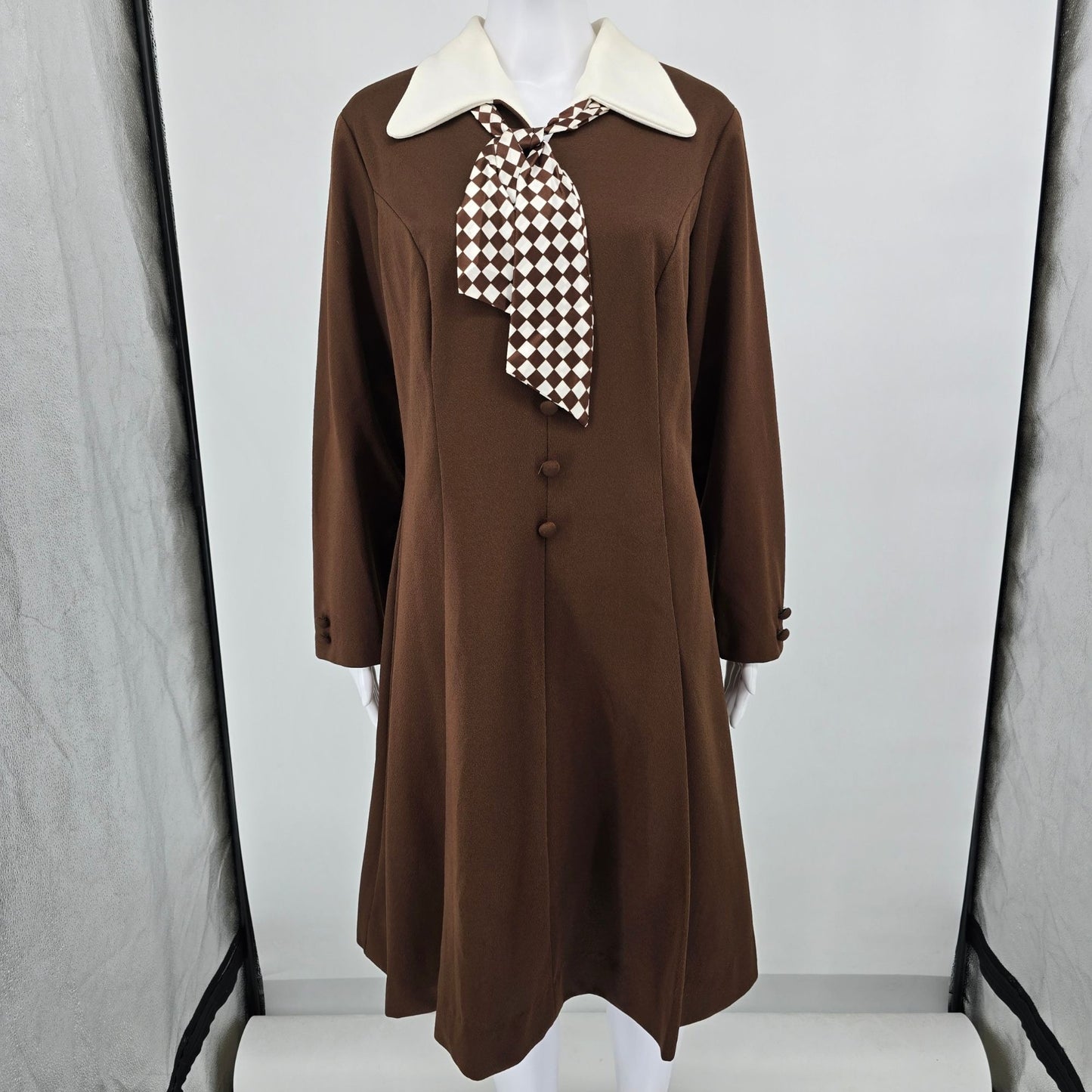 Eary 1970s Toni Todd Brown Collared Lavallière Secretary Day Dress (Size 14/L)