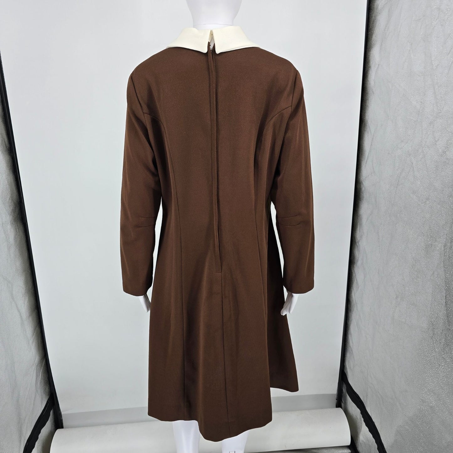 Eary 1970s Toni Todd Brown Collared Lavallière Secretary Day Dress (Size 14/L)