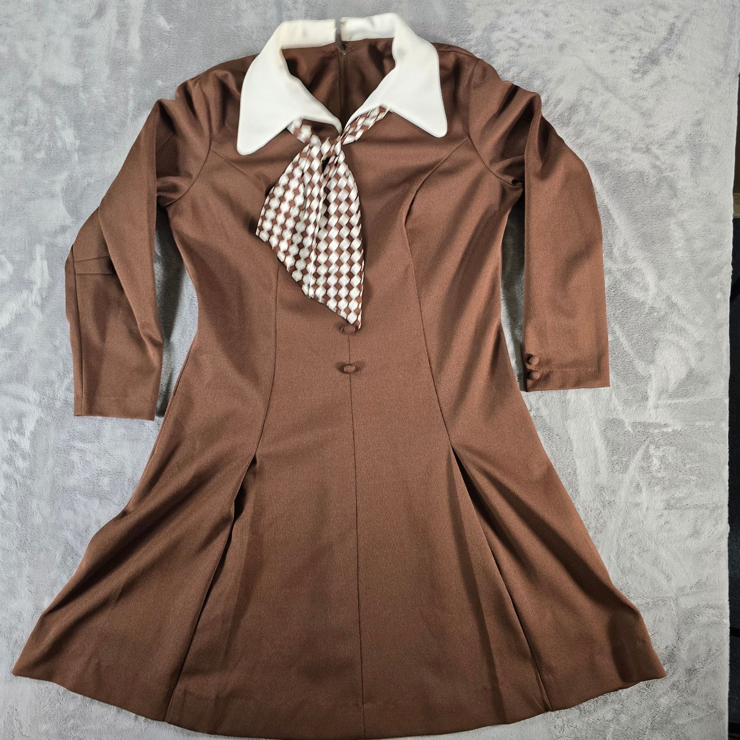 Eary 1970s Toni Todd Brown Collared Lavallière Secretary Day Dress (Size 14/L)