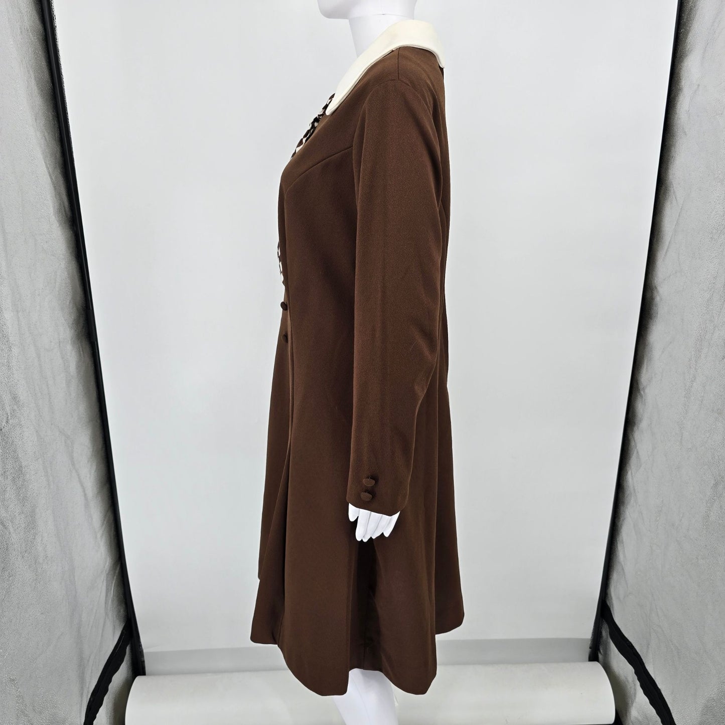 Eary 1970s Toni Todd Brown Collared Lavallière Secretary Day Dress (Size 14/L)