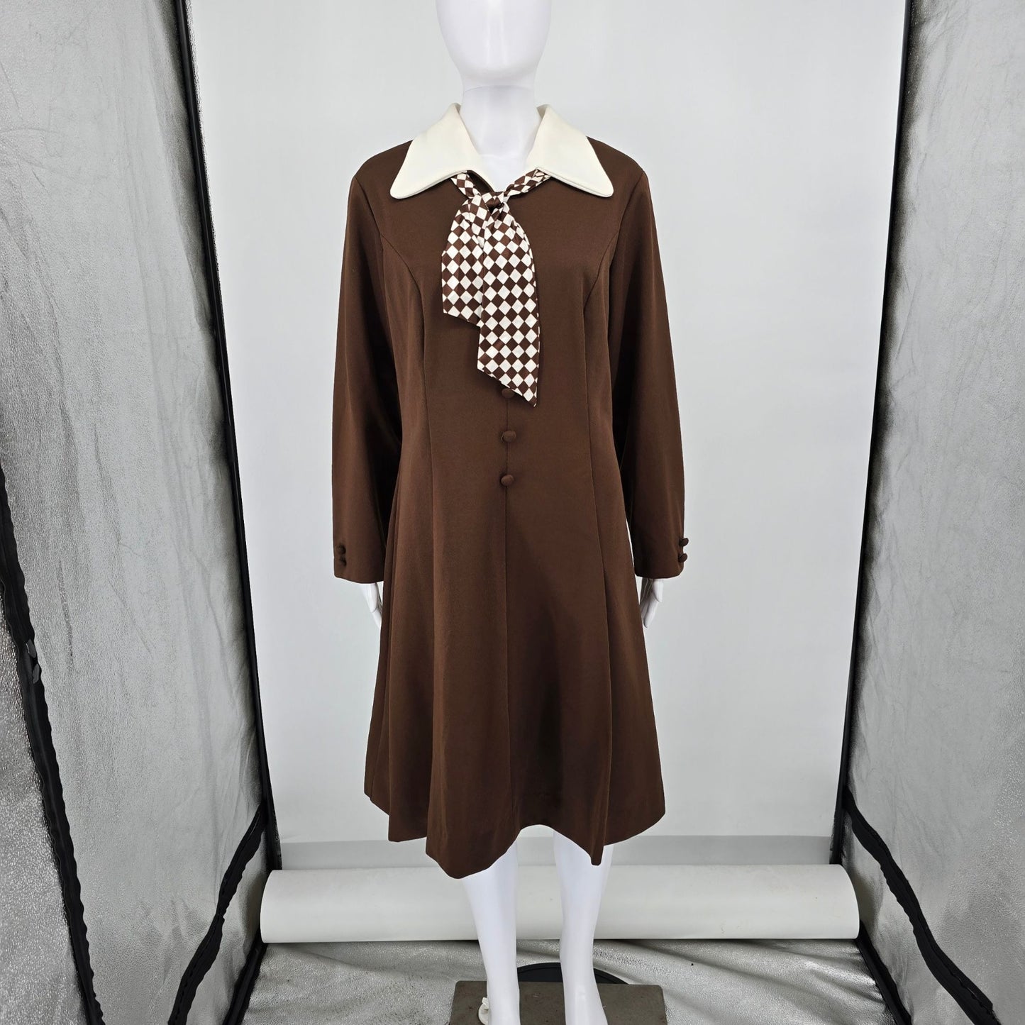 Eary 1970s Toni Todd Brown Collared Lavallière Secretary Day Dress (Size 14/L)