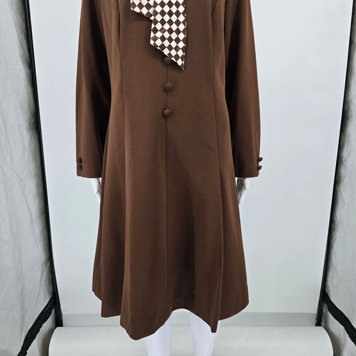 Eary 1970s Toni Todd Brown Collared Lavallière Secretary Day Dress (Size 14/L)