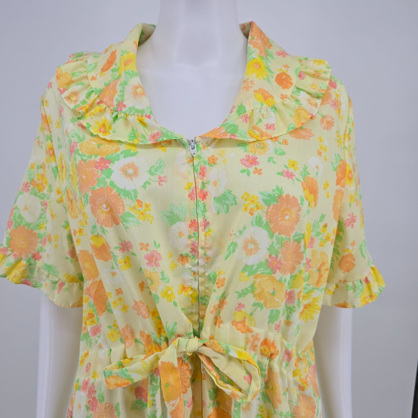 Vintage 1970s Yellow Floral ZIp Front Empire Waist House Dress/Hostess Robe (L)