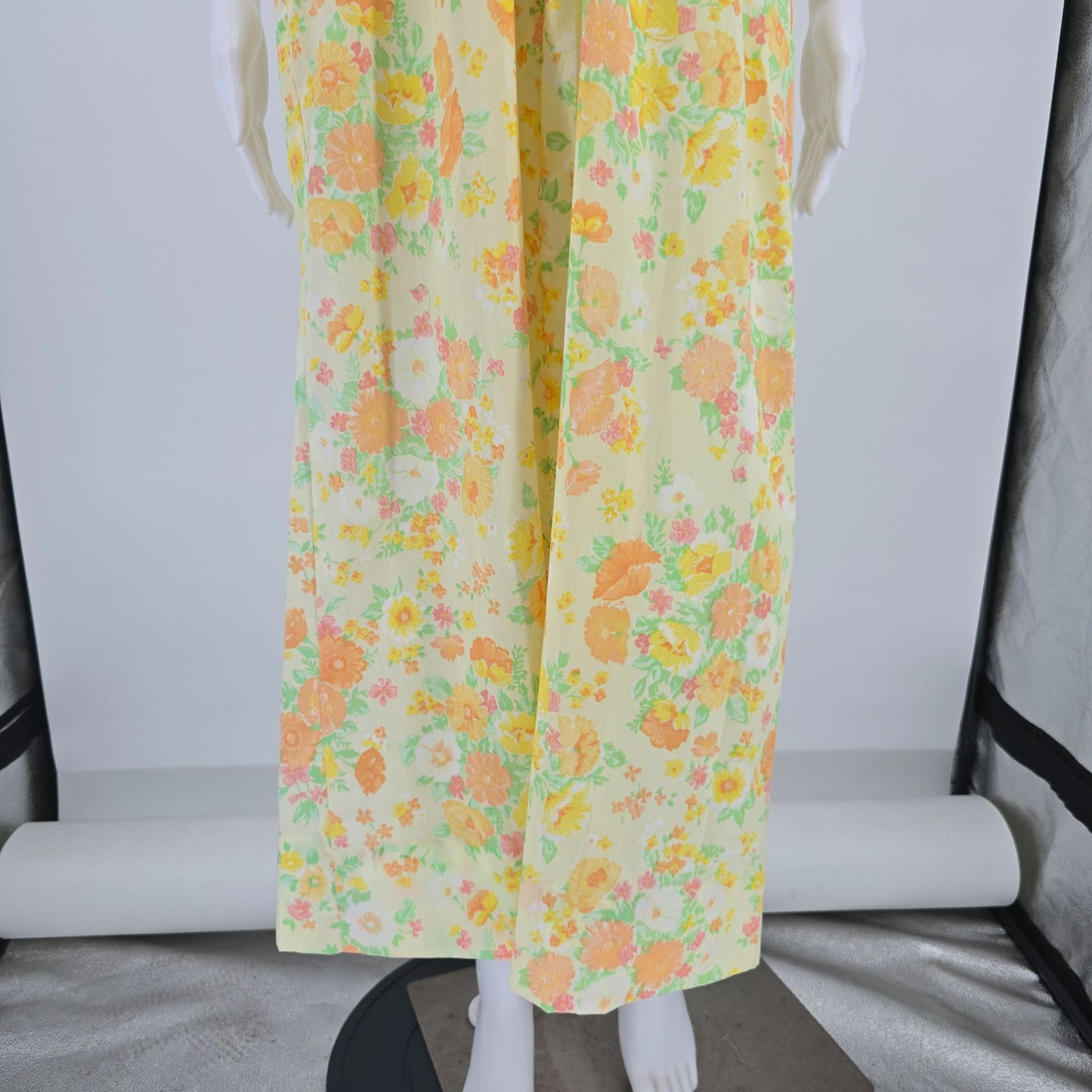 Vintage 1970s Yellow Floral ZIp Front Empire Waist House Dress/Hostess Robe (L)