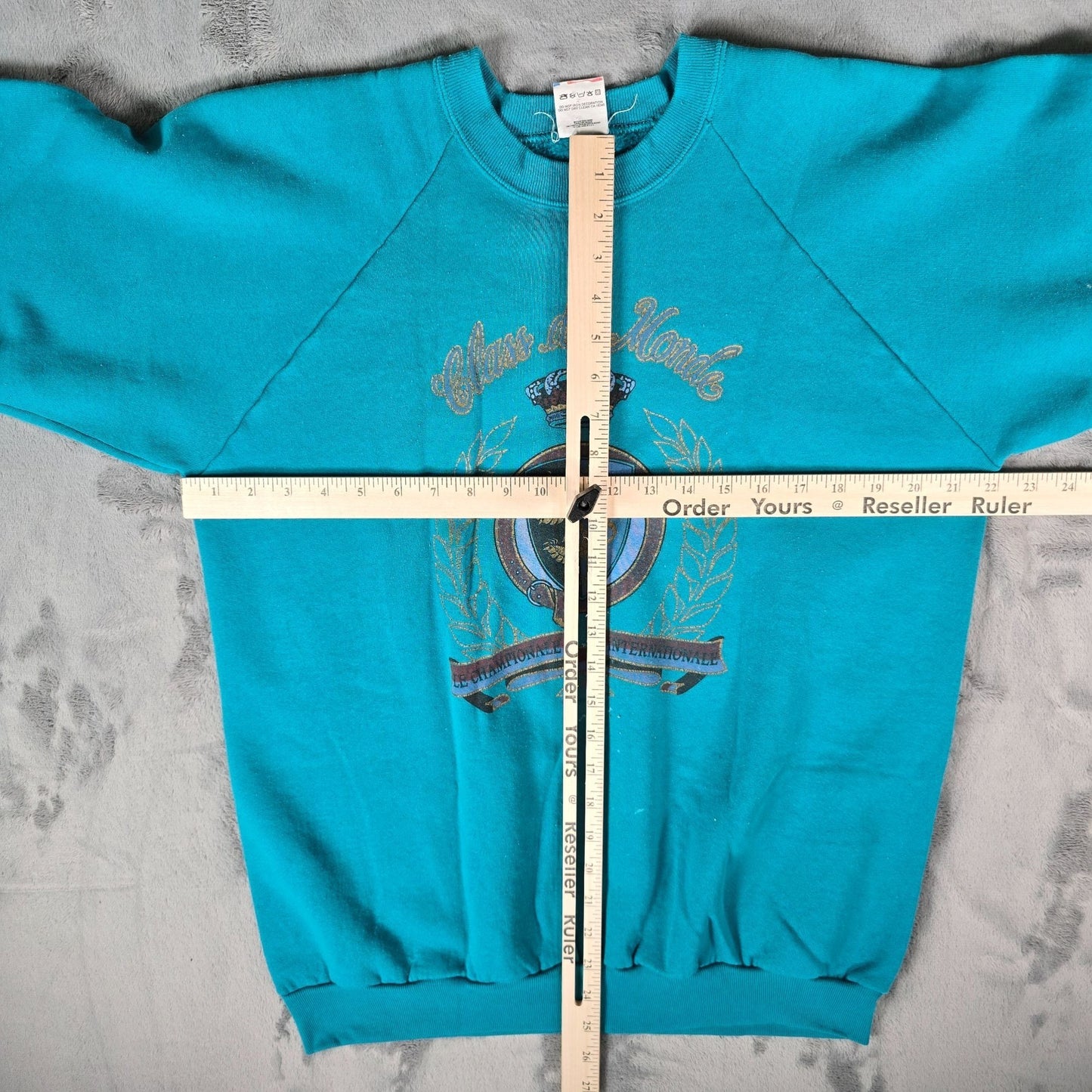Vintage 1990s Fruit of the Loom "Class Du Monde" Raglan Sleeve Sweatshirt (L/XL)