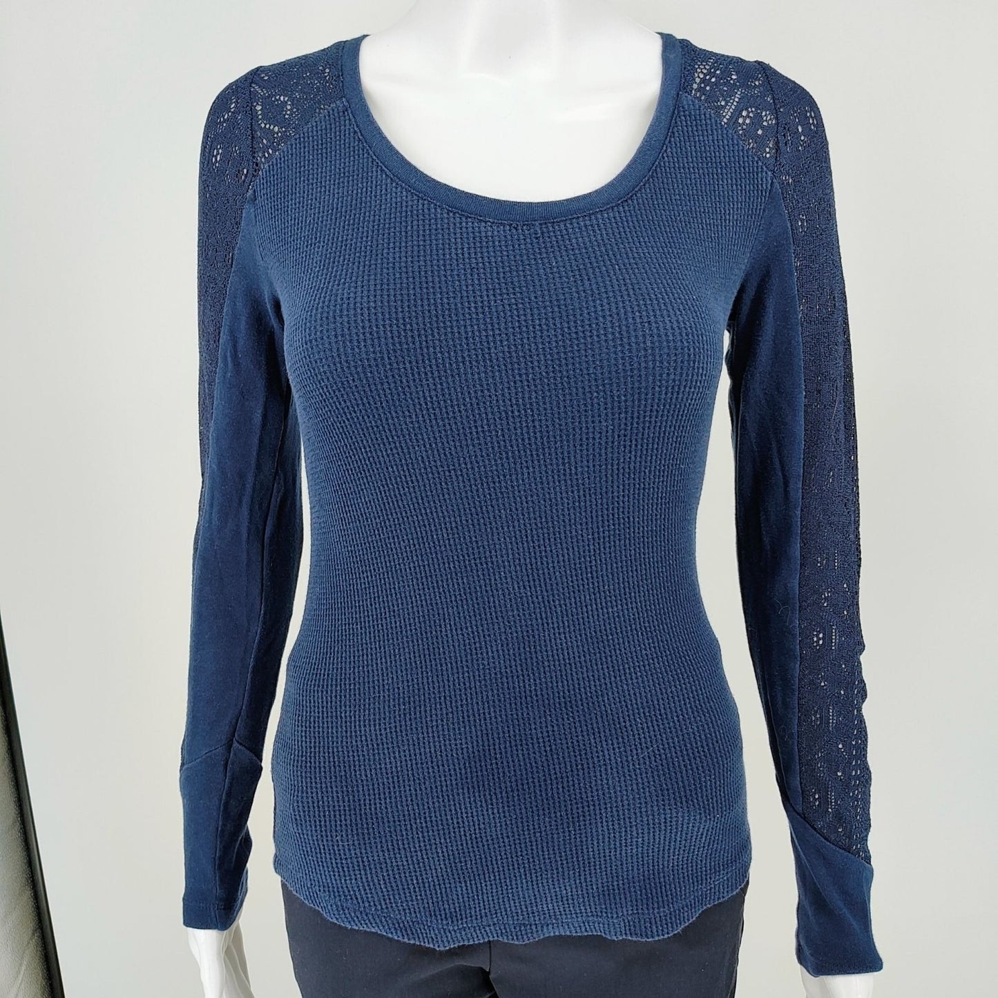 Lucky Brand Live in Love Blue Womens Lace Sleeve Thermal Top (S) *Flawed*