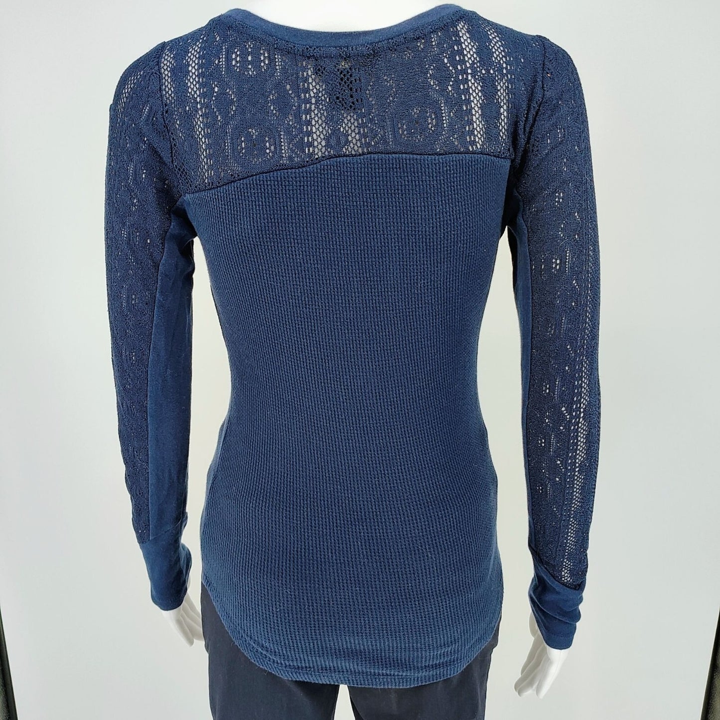 Lucky Brand Live in Love Blue Womens Lace Sleeve Thermal Top (S) *Flawed*