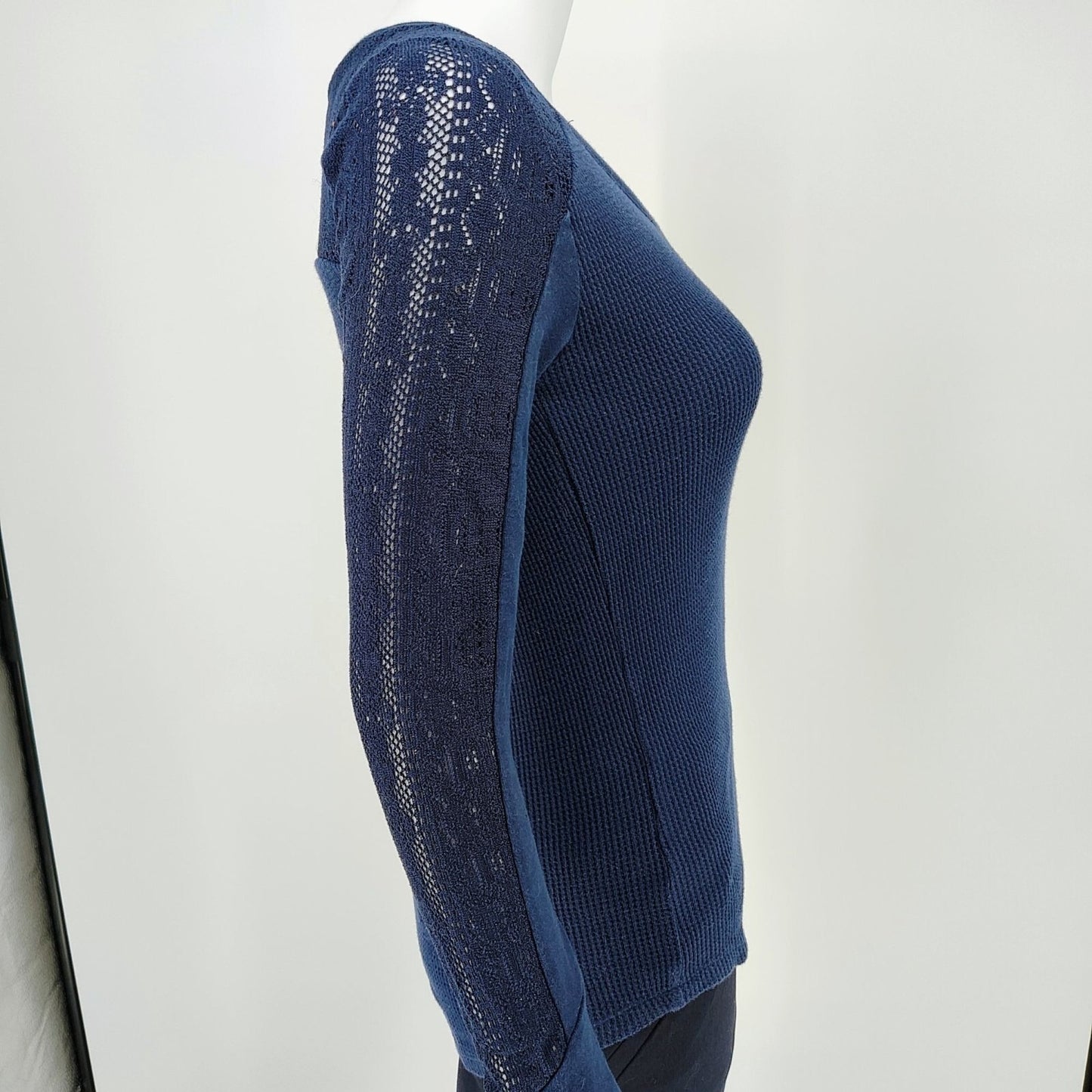 Lucky Brand Live in Love Blue Womens Lace Sleeve Thermal Top (S) *Flawed*
