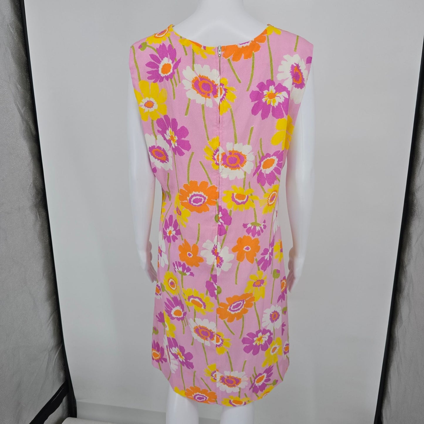 Vintage 1960s Contessa Mod Daisy Print Flower Power Sleeveless Shift Dress (L)