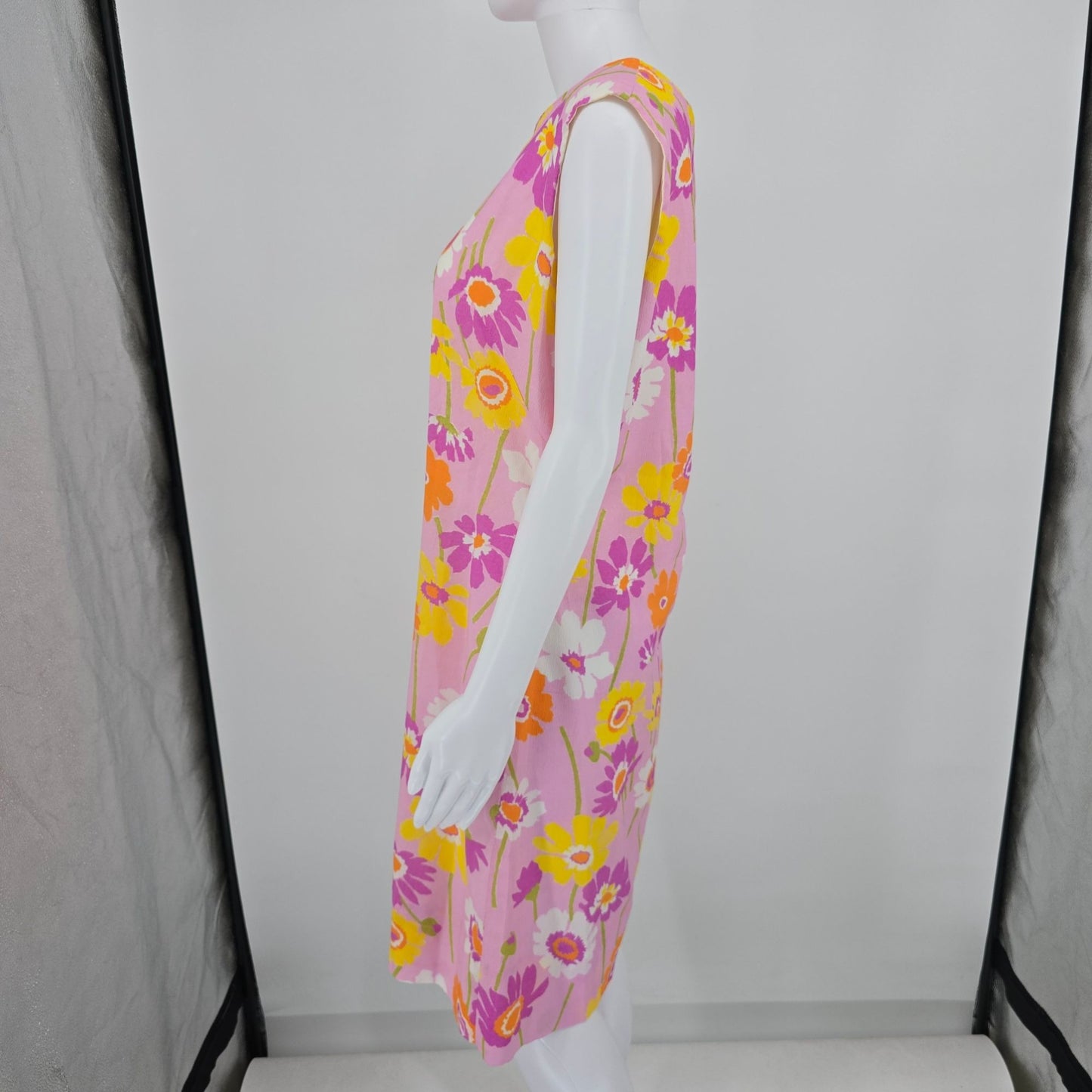 Vintage 1960s Contessa Mod Daisy Print Flower Power Sleeveless Shift Dress (L)
