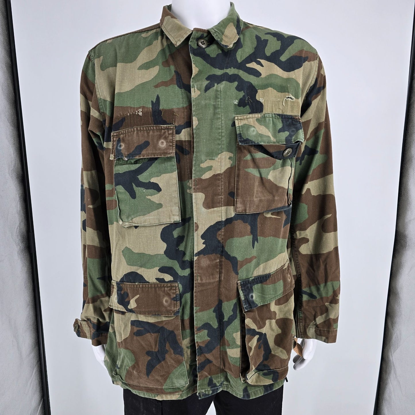 Vintage 1980s U.S. Army Woodland BDU Camouflage Combat Jacket (Medium Long)