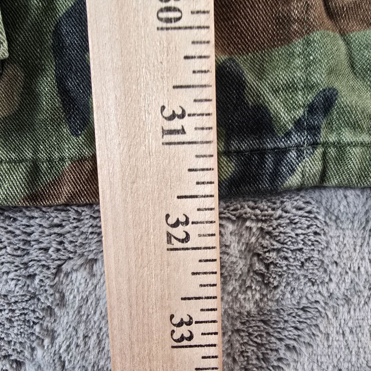 Vintage 1980s U.S. Army Woodland BDU Camouflage Combat Jacket (Medium Long)