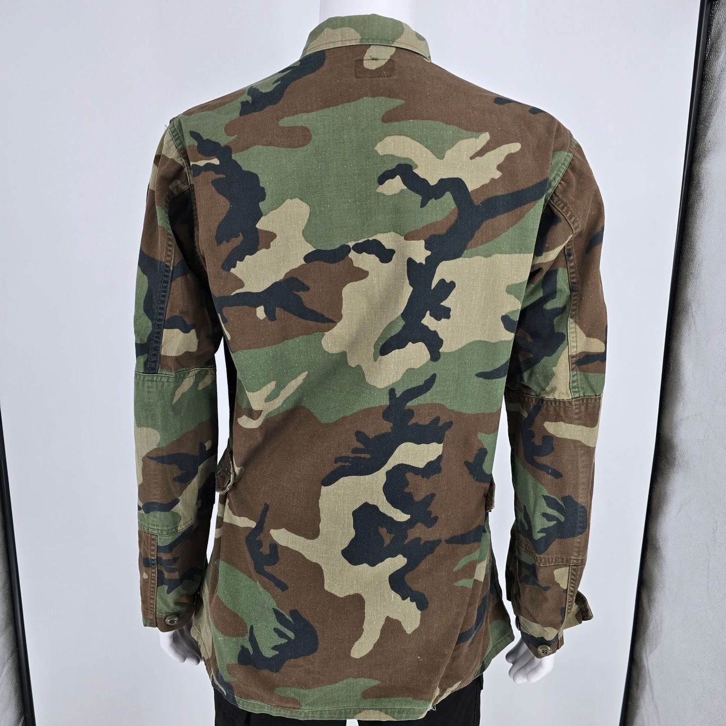 Vintage 1980s U.S. Army Woodland BDU Camouflage Combat Jacket (Medium Long)