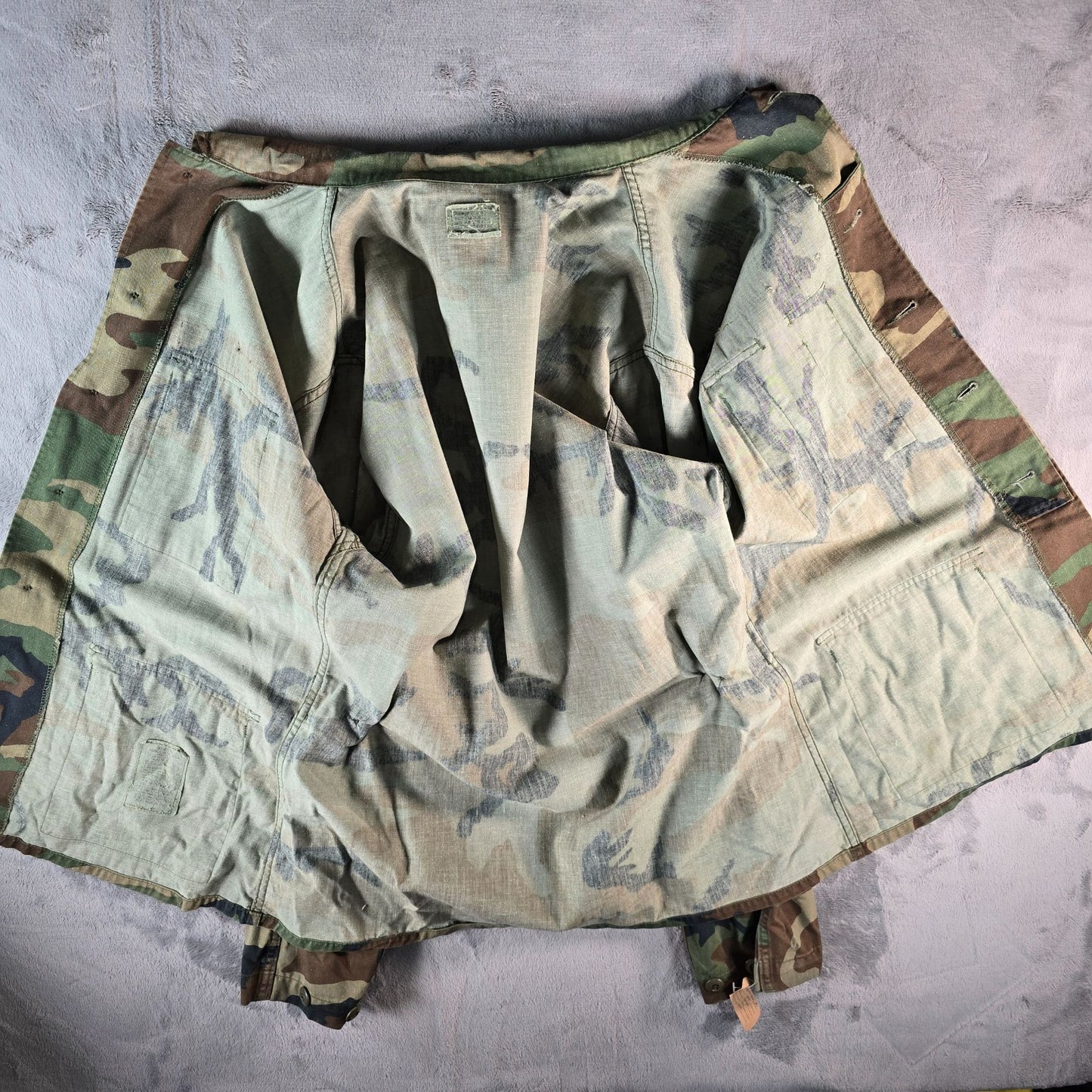 Vintage 1980s U.S. Army Woodland BDU Camouflage Combat Jacket (Medium Long)
