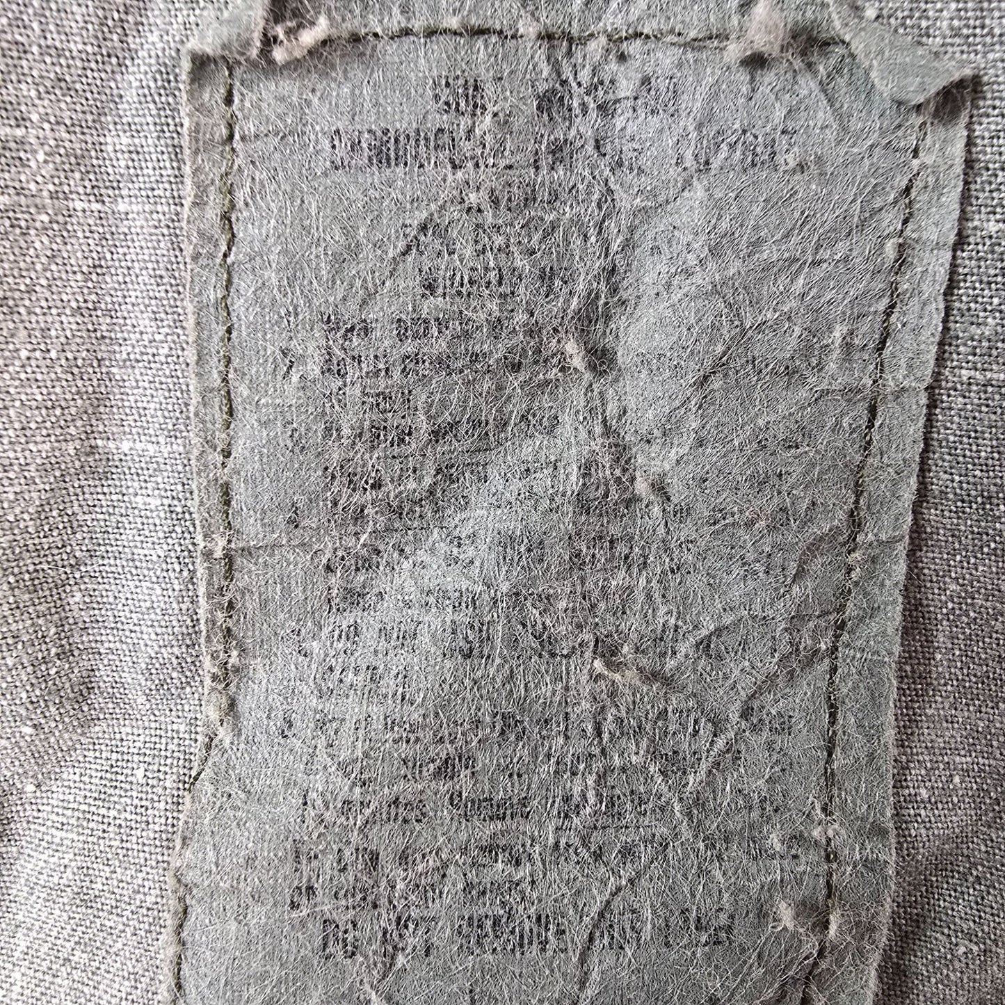 Vintage 1980s U.S. Army Woodland BDU Camouflage Combat Jacket (Medium Long)