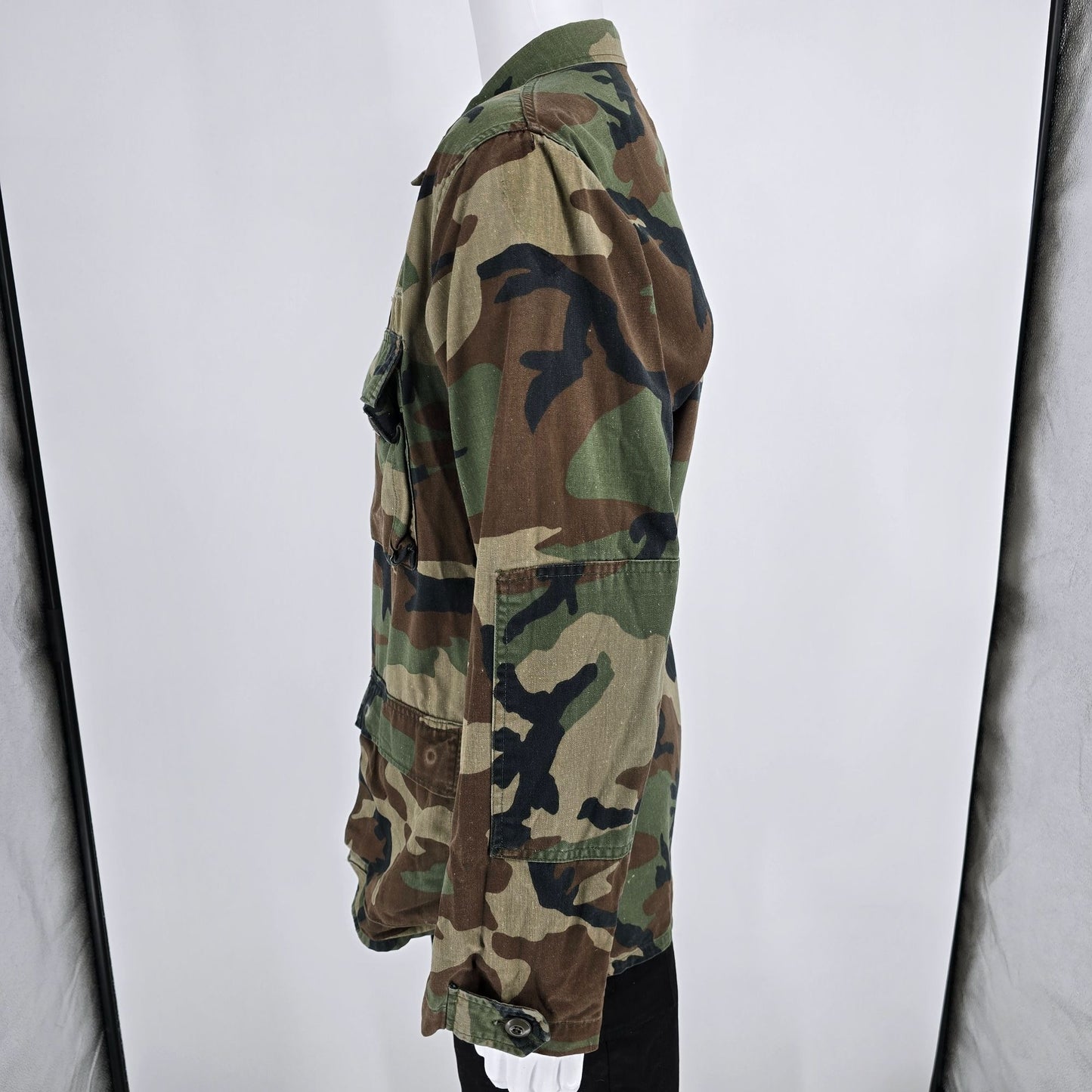 Vintage 1980s U.S. Army Woodland BDU Camouflage Combat Jacket (Medium Long)