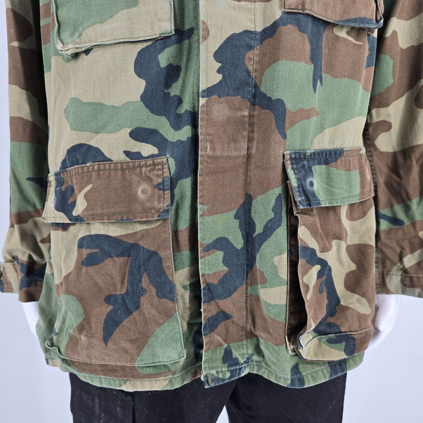 Vintage 1980s U.S. Army Woodland BDU Camouflage Combat Jacket (Medium Long)