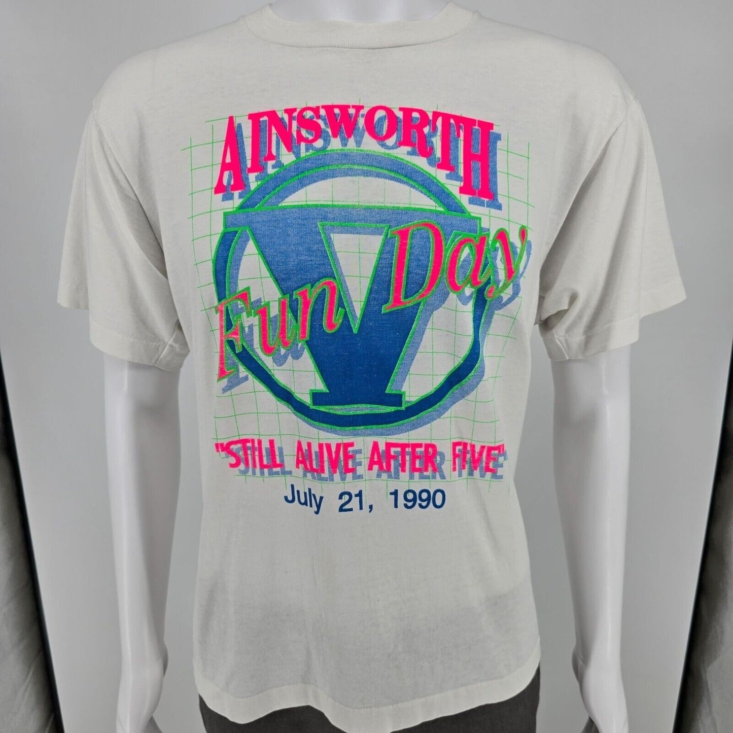 Vintage 1990 Vaporwave/Outrun "Ainsworth Fun Day" Iowa Graphic T-Shirt (L)