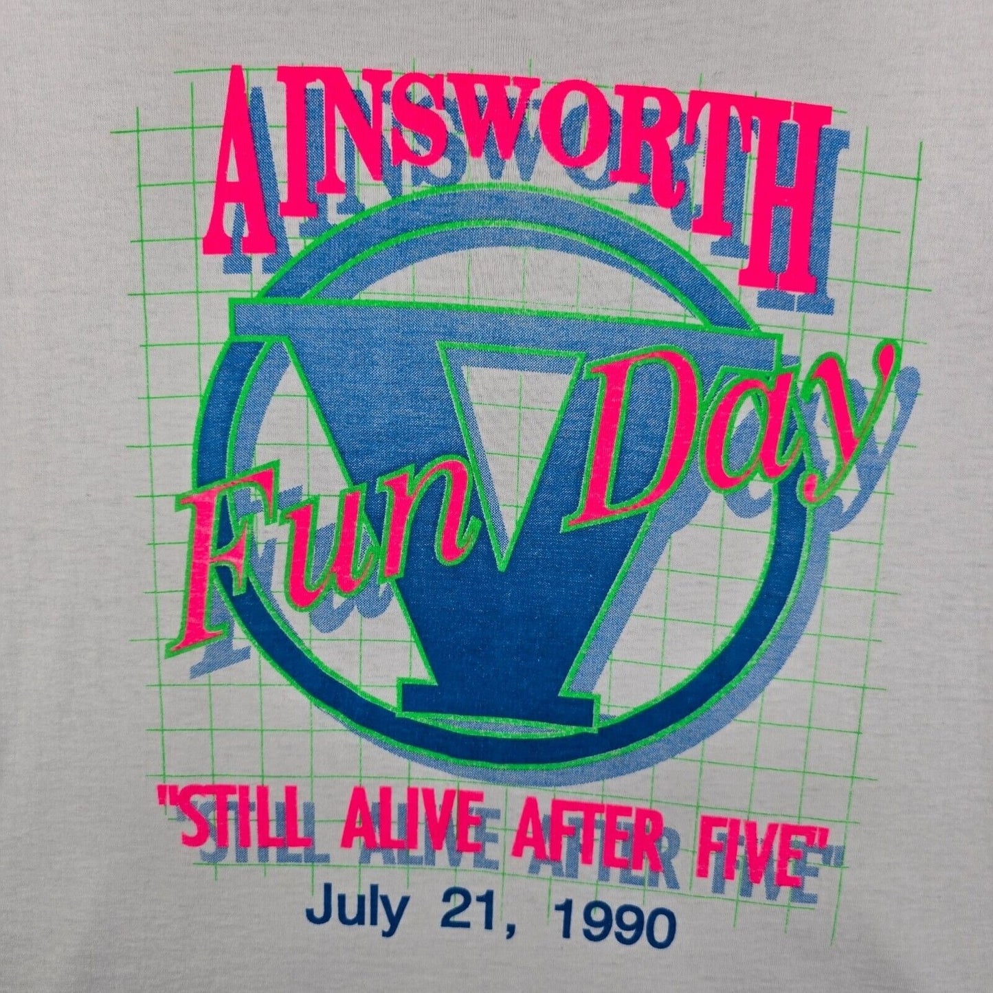 Vintage 1990 Vaporwave/Outrun "Ainsworth Fun Day" Iowa Graphic T-Shirt (L)