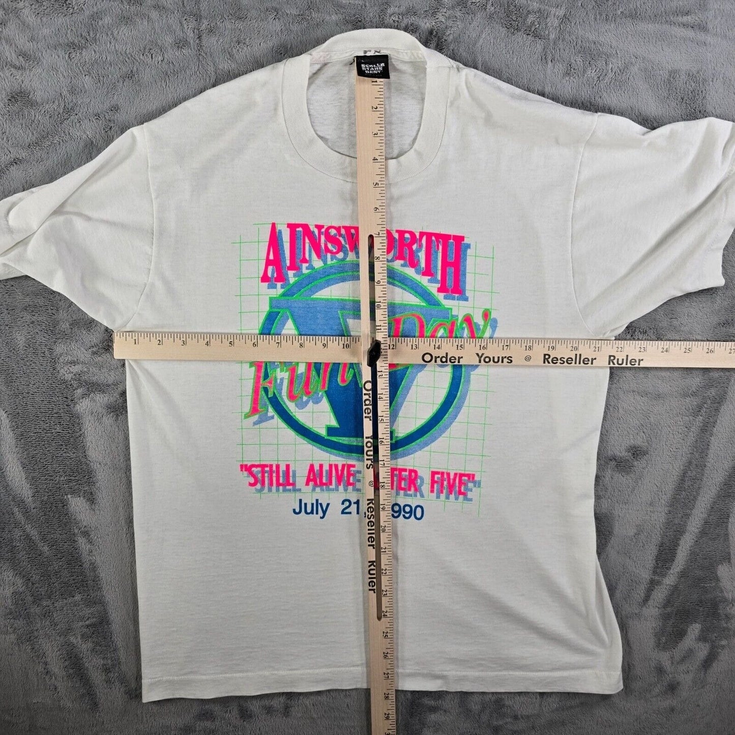 Vintage 1990 Vaporwave/Outrun "Ainsworth Fun Day" Iowa Graphic T-Shirt (L)