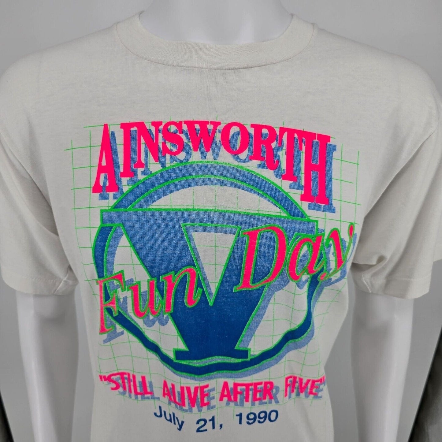 Vintage 1990 Vaporwave/Outrun "Ainsworth Fun Day" Iowa Graphic T-Shirt (L)