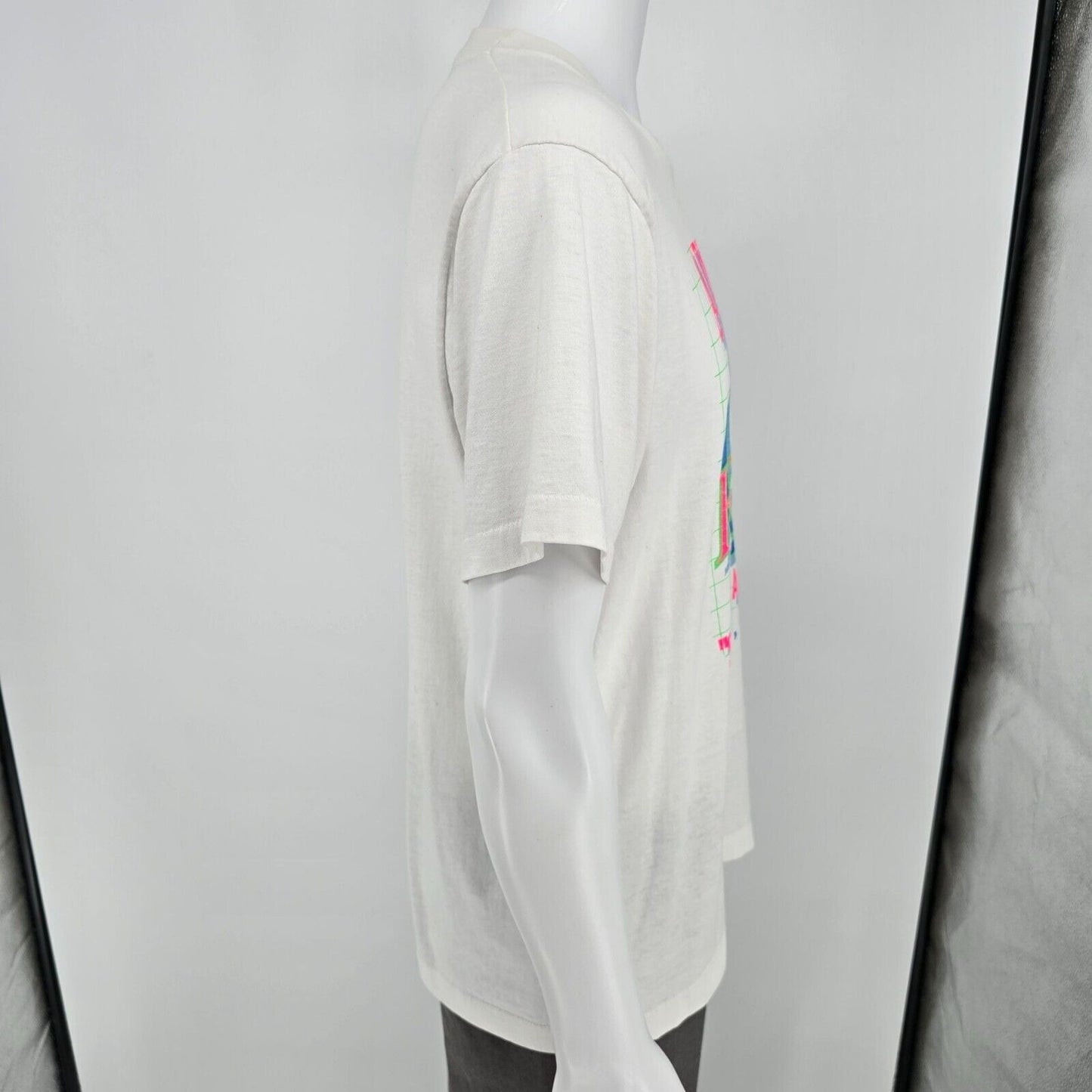 Vintage 1990 Vaporwave/Outrun "Ainsworth Fun Day" Iowa Graphic T-Shirt (L)