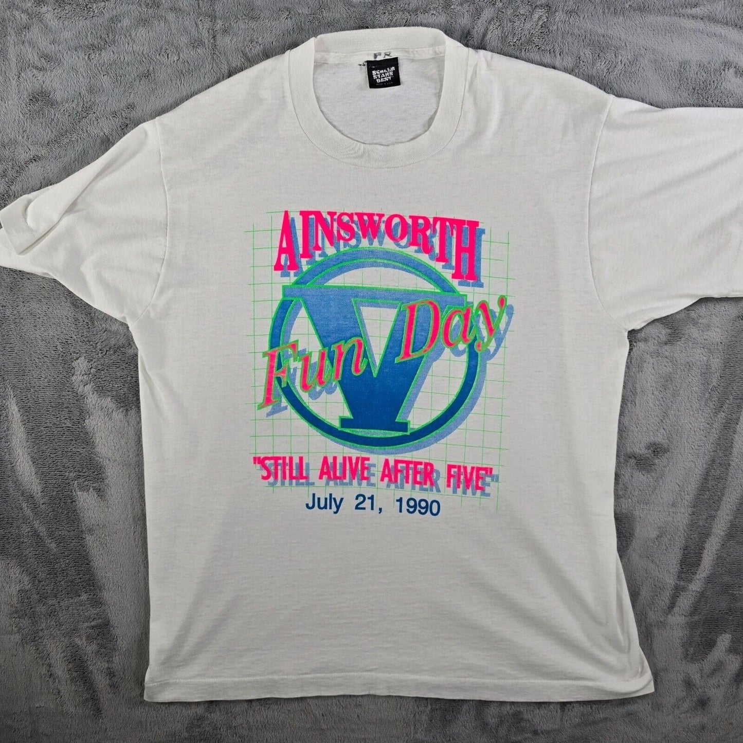 Vintage 1990 Vaporwave/Outrun "Ainsworth Fun Day" Iowa Graphic T-Shirt (L)