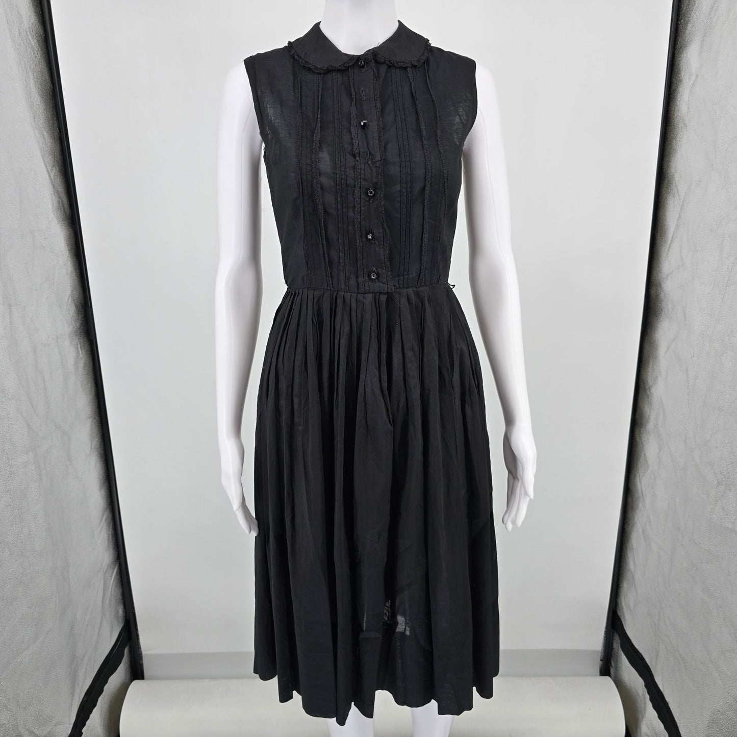 Vintage 1950s Gilden Juniors Black Sleeveless Fit and Flare Day Dress (XS) *Fair
