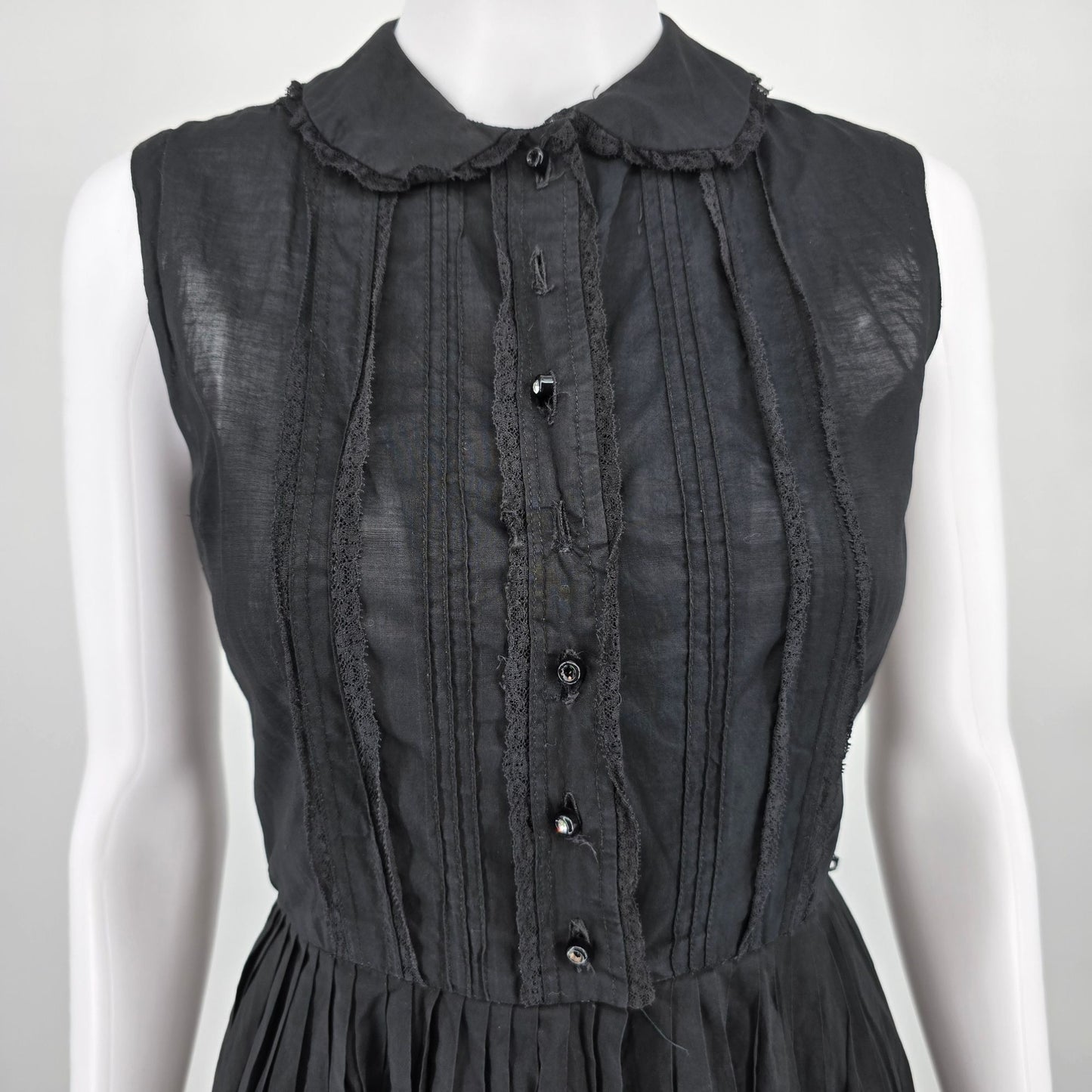 Vintage 1950s Gilden Juniors Black Sleeveless Fit and Flare Day Dress (XS) *Fair