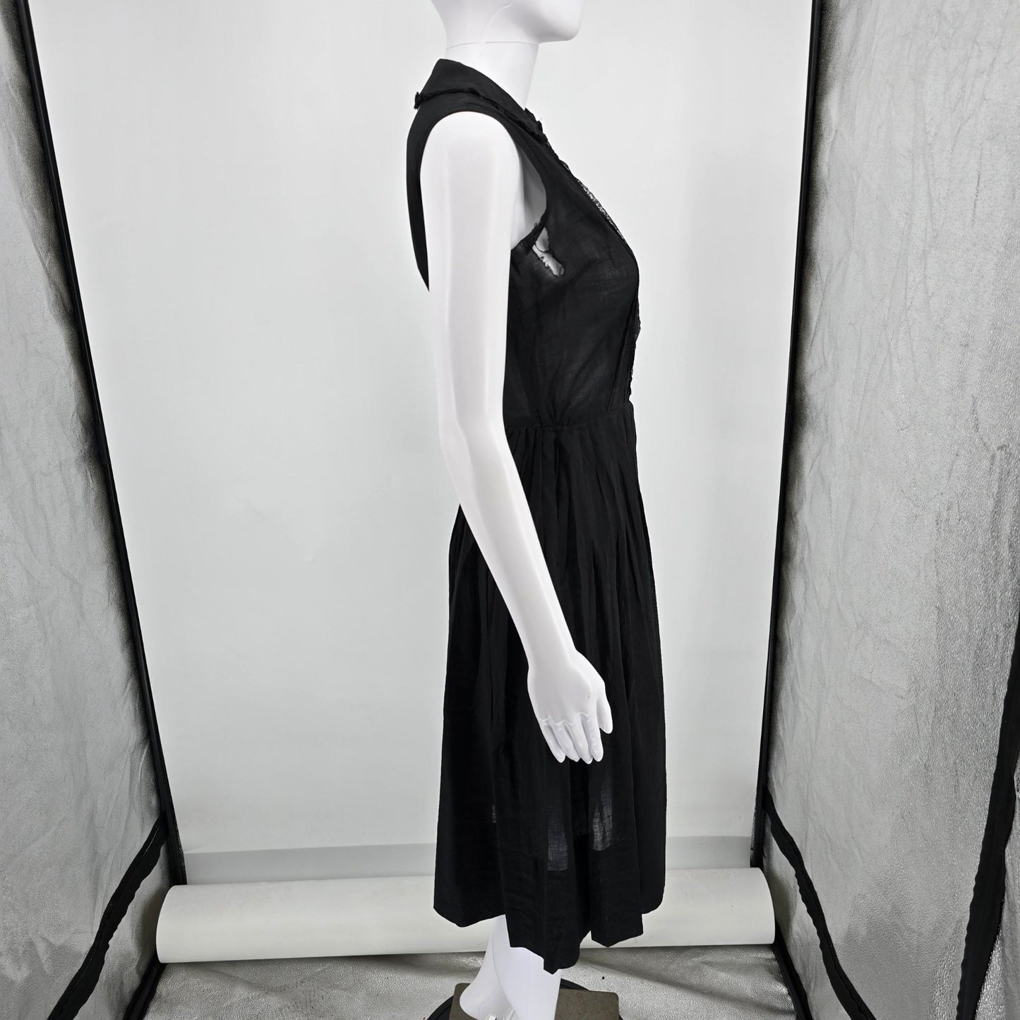 Vintage 1950s Gilden Juniors Black Sleeveless Fit and Flare Day Dress (XS) *Fair