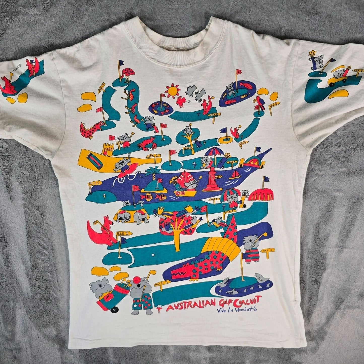 Vintage 1990s Viva La Wombat Australian Golf Circuit All Over Print T-Shirt (L)