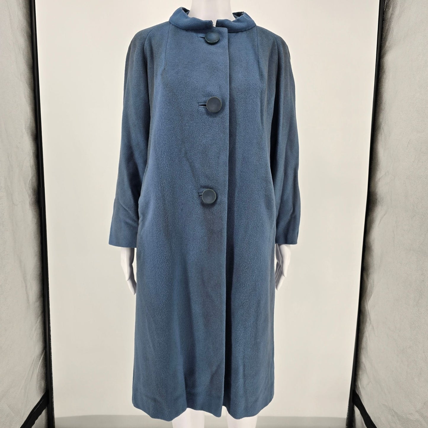 Distressed 1960s Unbranded Women's Mod Cashmere Wool Button Front Coat (Large)