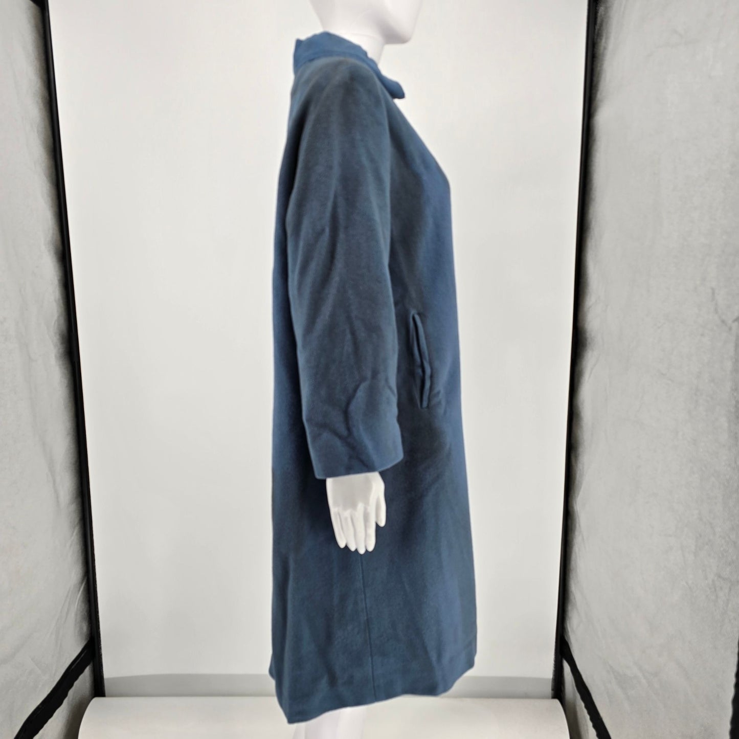 Distressed 1960s Unbranded Women's Mod Cashmere Wool Button Front Coat (Large)