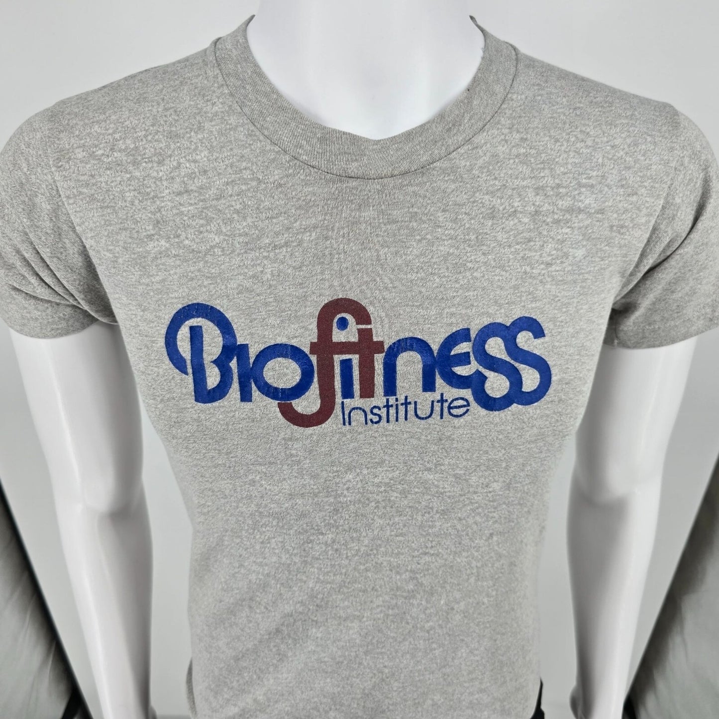 Vintage 1980s Screen Stars Biofitness Institute Manhattan Gray Gym T-Shirt (XS)