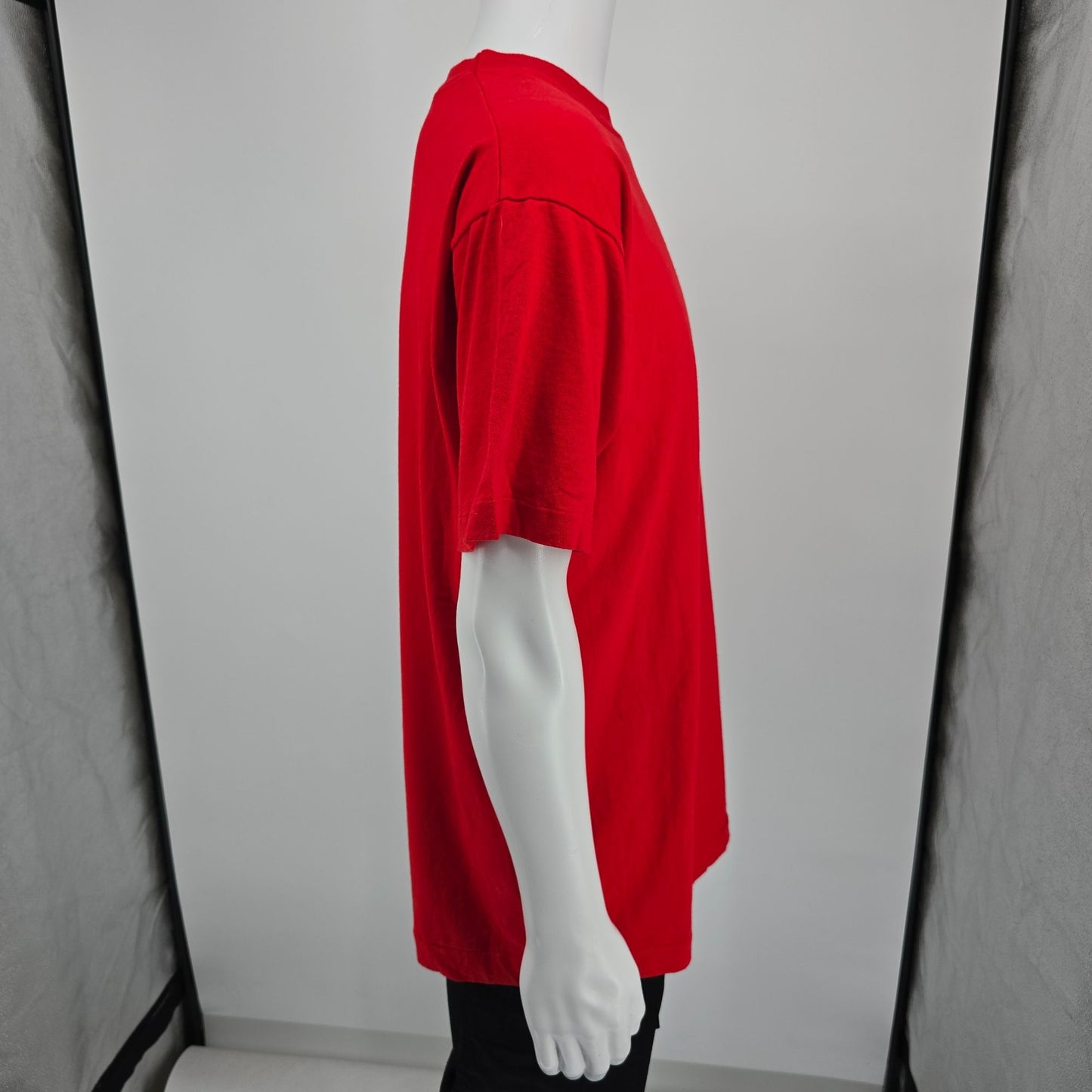 Vintage 1990s Fruit of the Loom Heavy Cotton Heavyweight Blank Red T-Shirt -L/XL