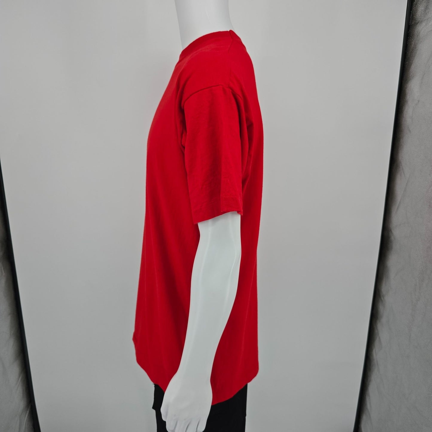 Vintage 1990s Fruit of the Loom Heavy Cotton Heavyweight Blank Red T-Shirt -L/XL