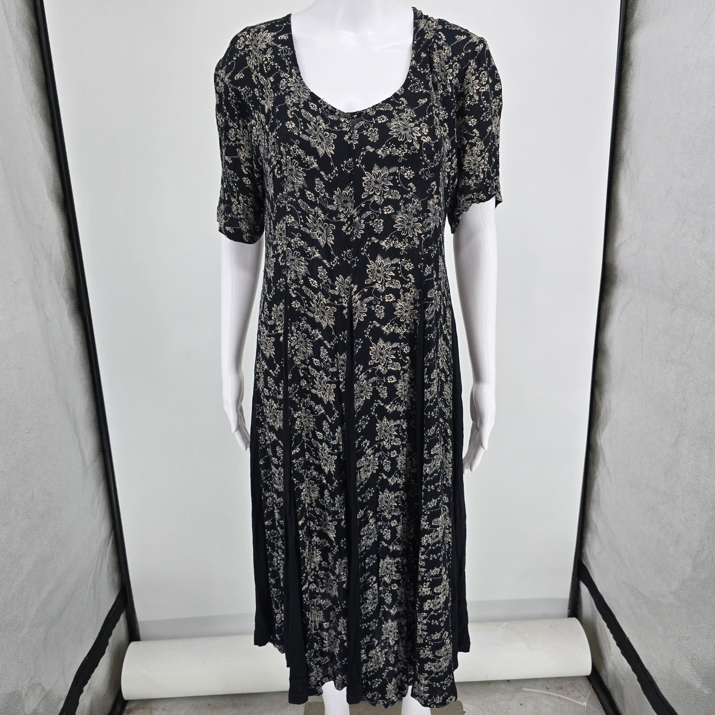 Vintage 1990s MS Moda Black/Cream Floral Paisely Rayon Crinkle Boho Dress (M)