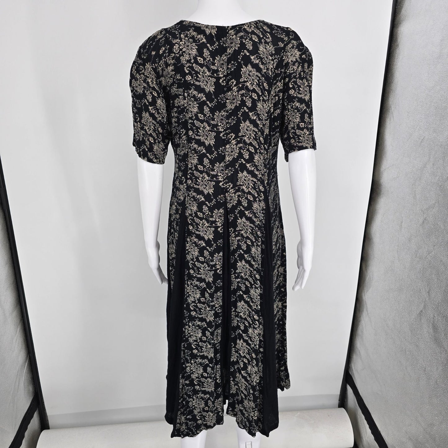Vintage 1990s MS Moda Black/Cream Floral Paisely Rayon Crinkle Boho Dress (M)